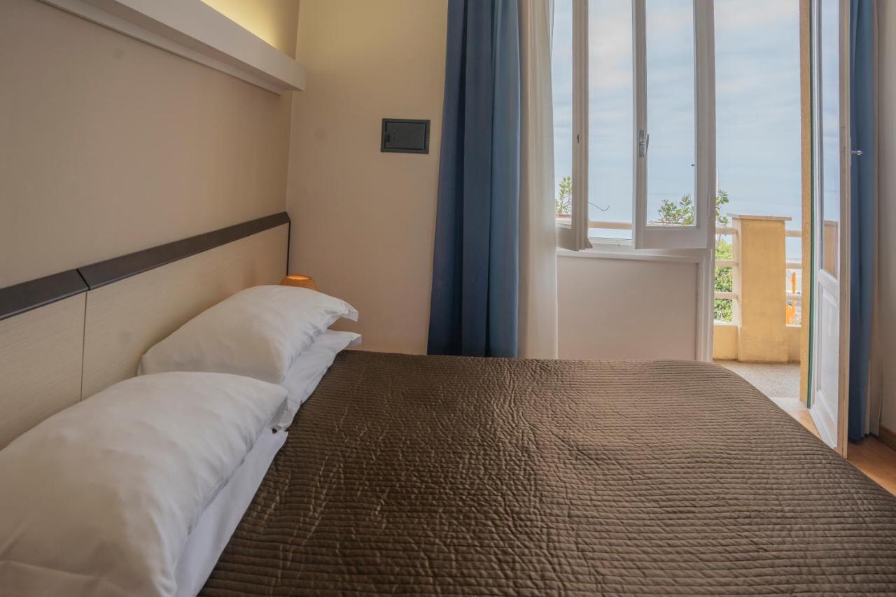 Albergo Celeste Сестрі-Леванте Екстер'єр фото